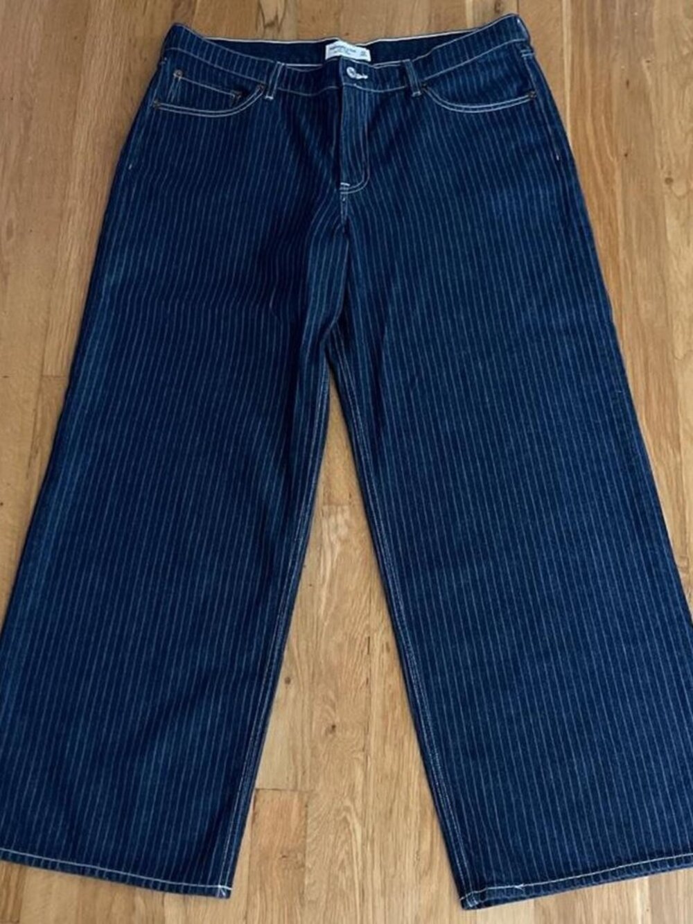 Abercrombie & Fitch Women's Low Rise Ultra Loose Jeans